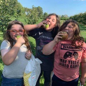 Meet your Posher, Laurie